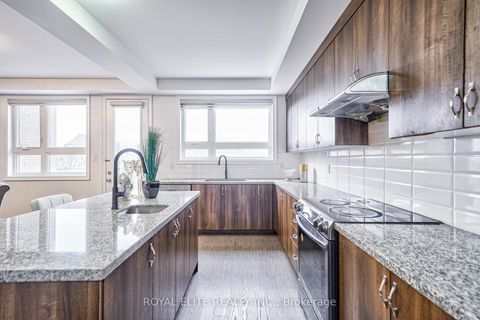 Photo 16 at 40 Conklin Crescent, Rural Aurora, Aurora