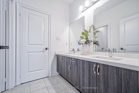 Photo 23 at 40 Conklin Crescent, Rural Aurora, Aurora