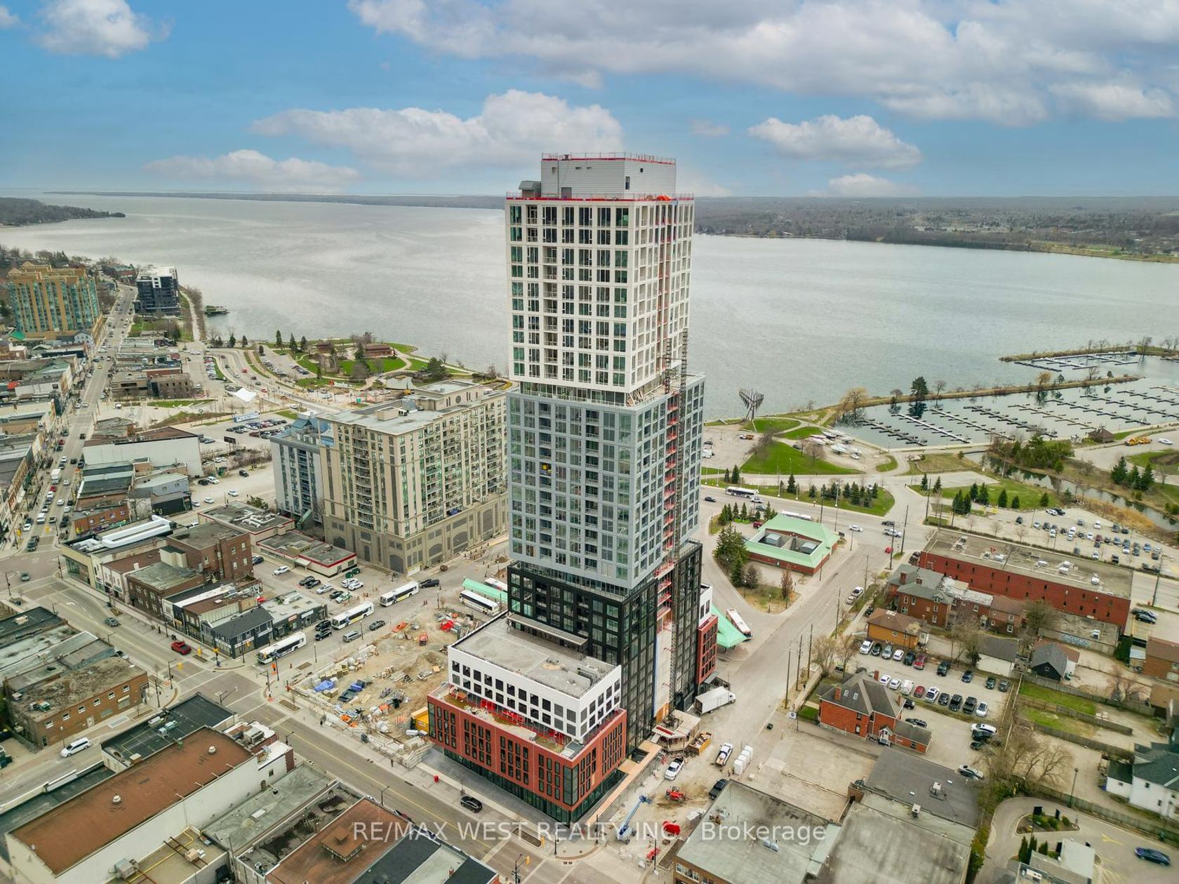 1210 - 39 Mary Street, City Centre, Barrie photo number 2