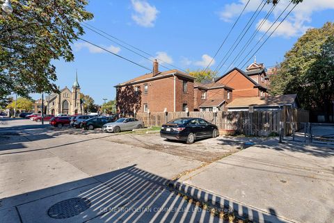 Photo 1 at 15-17 Augusta Avenue, Chinatown, Toronto