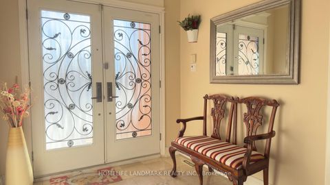 Photo 2 at 136 Worth Boulevard, Beverley Glen, Vaughan