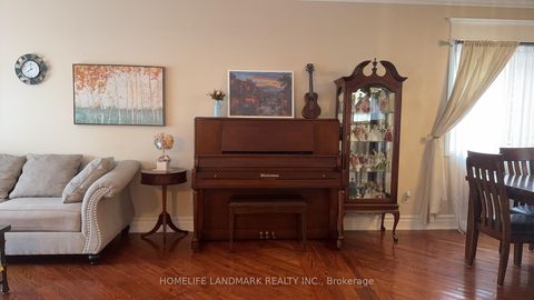 Photo 5 at 136 Worth Boulevard, Beverley Glen, Vaughan