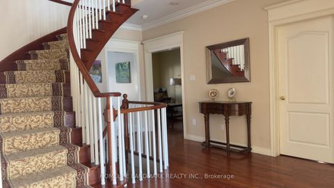 Photo 7 at 136 Worth Boulevard, Beverley Glen, Vaughan