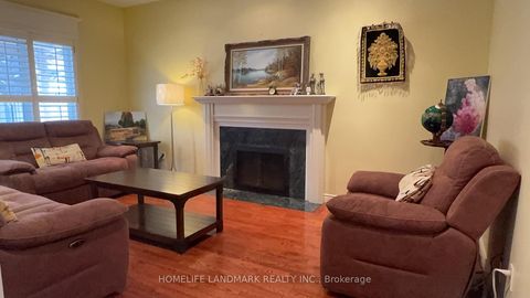 Photo 9 at 136 Worth Boulevard, Beverley Glen, Vaughan