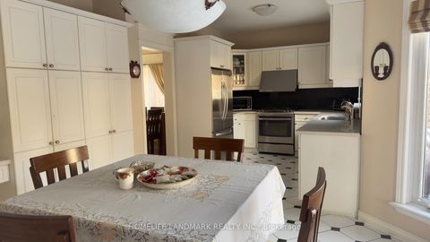 Photo 10 at 136 Worth Boulevard, Beverley Glen, Vaughan