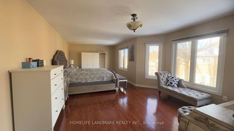 Photo 14 at 136 Worth Boulevard, Beverley Glen, Vaughan