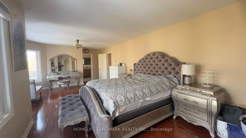 Photo 15 at 136 Worth Boulevard, Beverley Glen, Vaughan