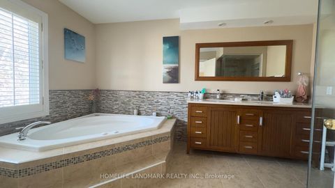 Photo 16 at 136 Worth Boulevard, Beverley Glen, Vaughan