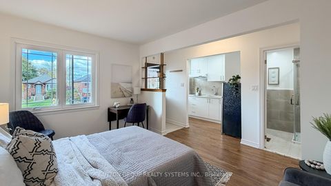 Photo 13 at 19 Montcalm Avenue, Belgravia, Toronto