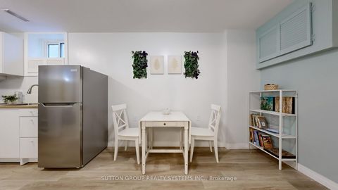 Photo 32 at 19 Montcalm Avenue, Belgravia, Toronto