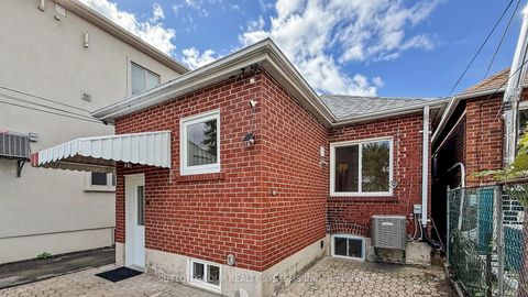 Photo 46 at 19 Montcalm Avenue, Belgravia, Toronto
