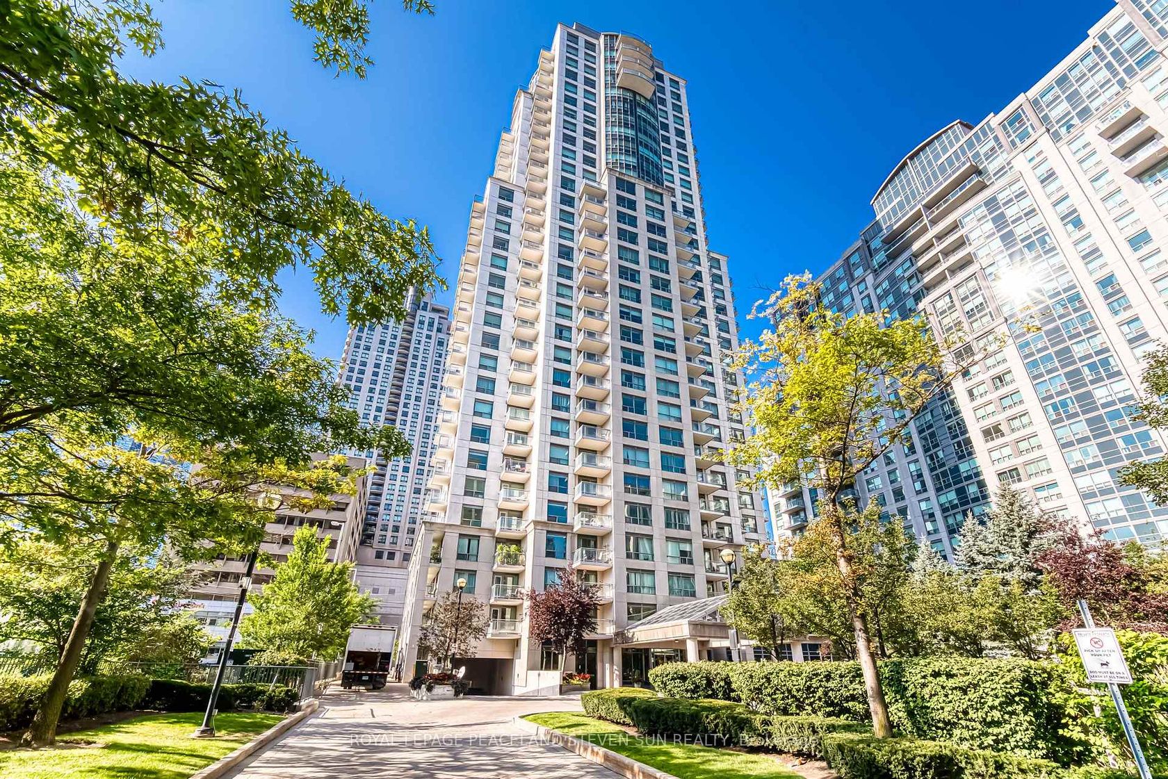 702 - 21 Hillcrest Avenue, Willowdale East, Toronto 