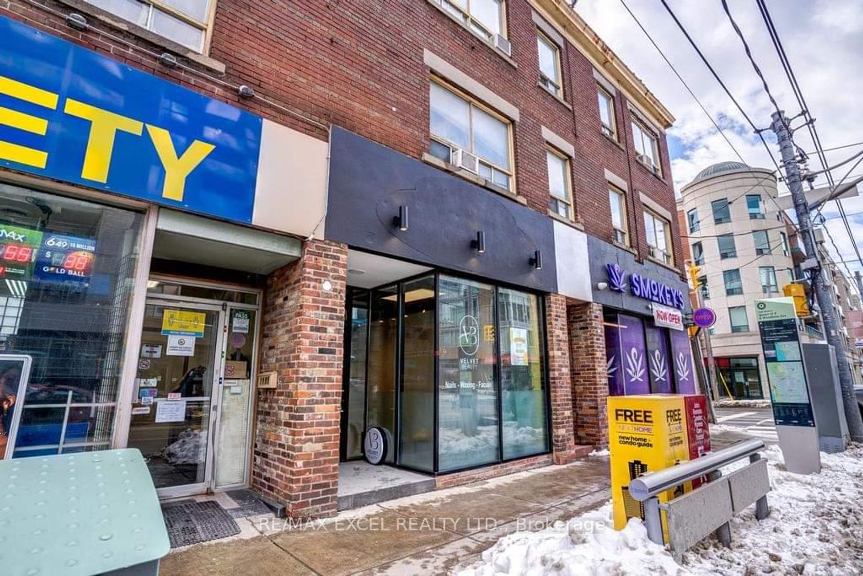 1883 Queen Street E, The Beaches, Toronto photo 1