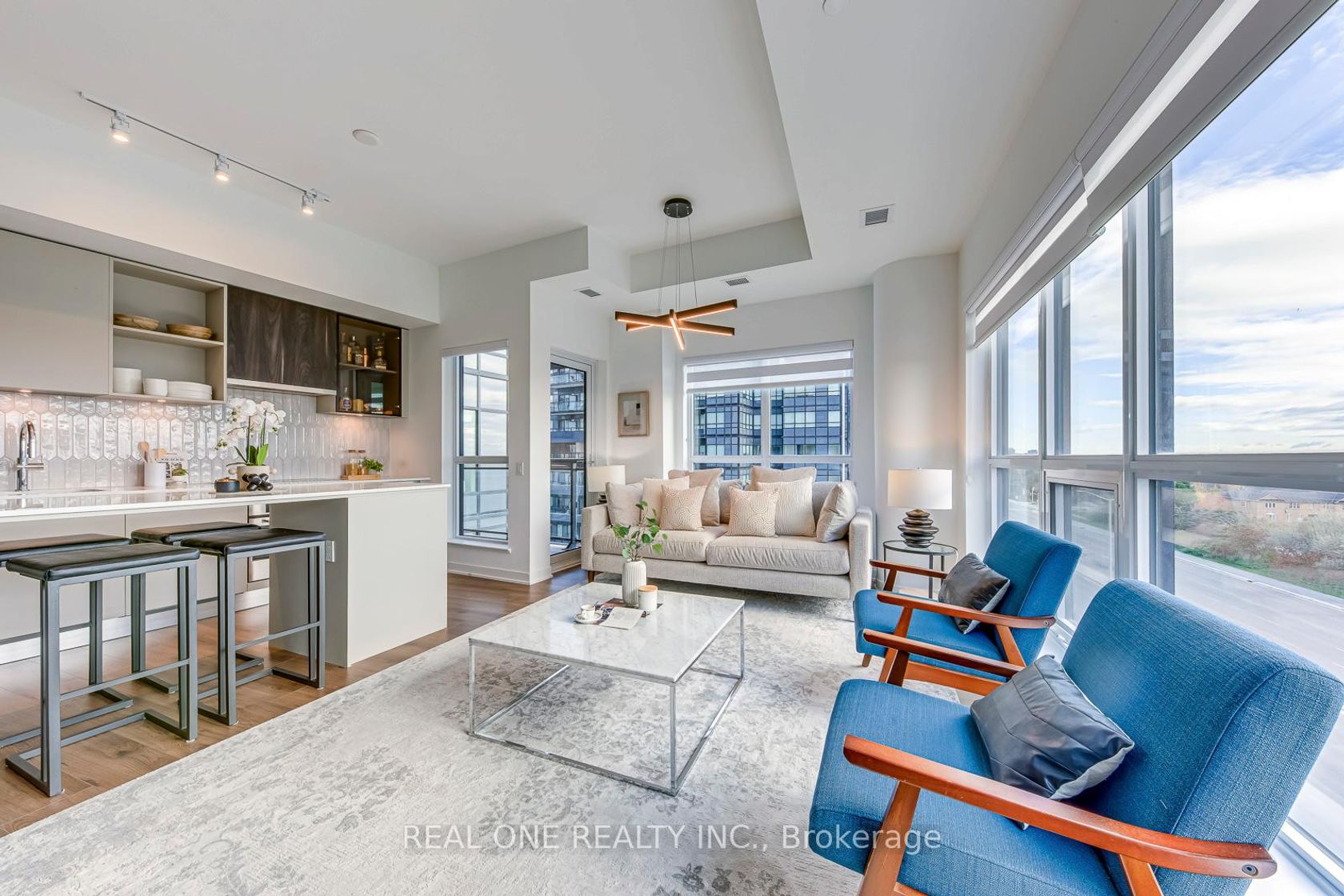 526 - 405 Dundas Street W, GO Glenorchy, Oakville 