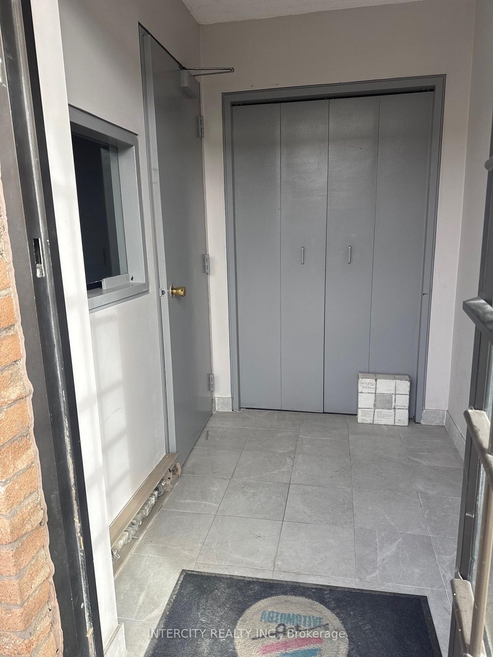 167 Limestone Crescent, York University Heights, Toronto photo number 2