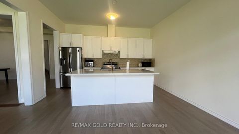 Photo 3 at 112 Weslock Crescent, Bayview Northeast, Aurora