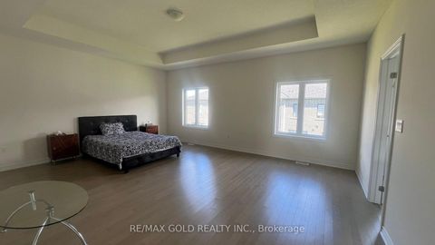 Photo 4 at 112 Weslock Crescent, Bayview Northeast, Aurora