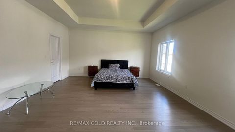 Photo 5 at 112 Weslock Crescent, Bayview Northeast, Aurora