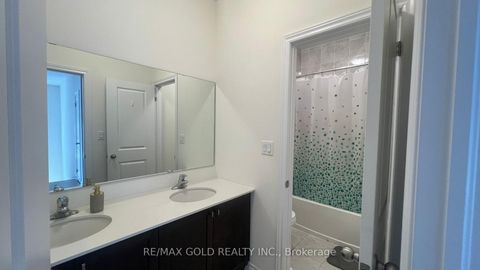 Photo 7 at 112 Weslock Crescent, Bayview Northeast, Aurora