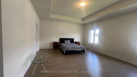 Photo 8 at 112 Weslock Crescent, Bayview Northeast, Aurora