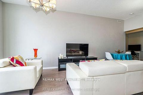 Photo 14 at 803 - 830 Lawrence Avenue, Glen Park, Toronto
