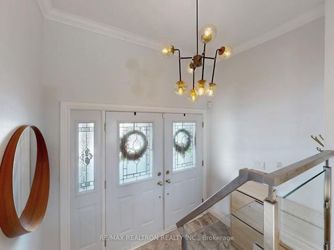 Photo 9 at 40 Eastlea Crescent, L'Amoreaux, Toronto