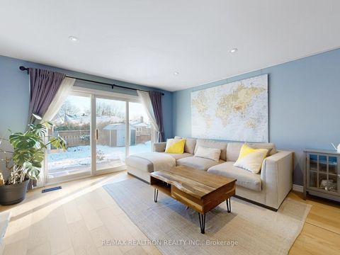 Photo 11 at 40 Eastlea Crescent, L'Amoreaux, Toronto