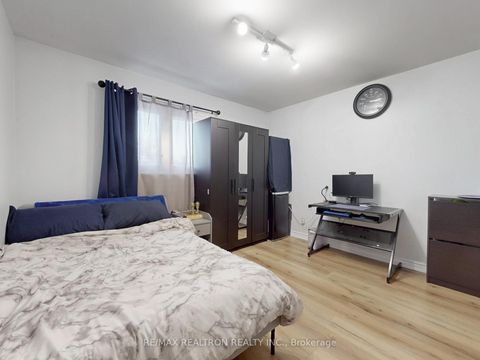 Photo 16 at 40 Eastlea Crescent, L'Amoreaux, Toronto