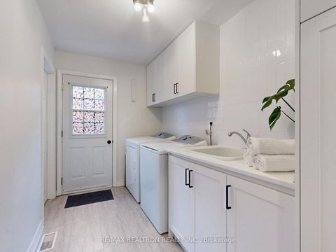 Photo 18 at 40 Eastlea Crescent, L'Amoreaux, Toronto