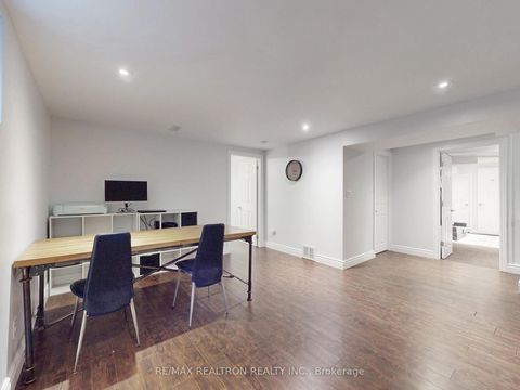 Photo 20 at 40 Eastlea Crescent, L'Amoreaux, Toronto