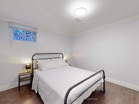Photo 23 at 40 Eastlea Crescent, L'Amoreaux, Toronto