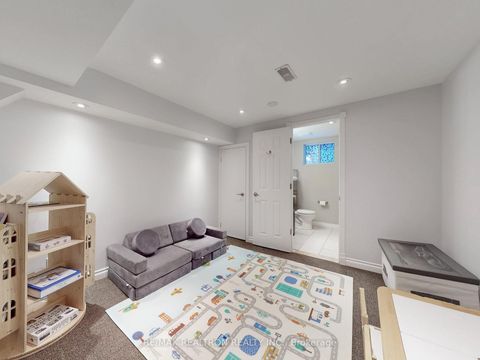 Photo 24 at 40 Eastlea Crescent, L'Amoreaux, Toronto