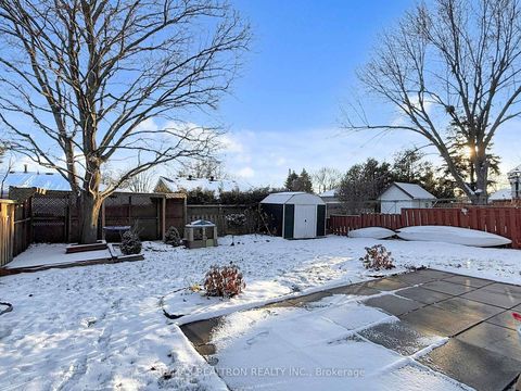 Photo 30 at 40 Eastlea Crescent, L'Amoreaux, Toronto