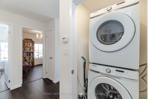 Photo 10 at 2 Seacoasts Circle, Maple, Vaughan