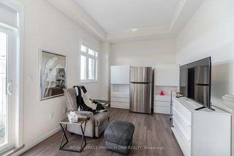 Photo 13 at 2 Seacoasts Circle, Maple, Vaughan