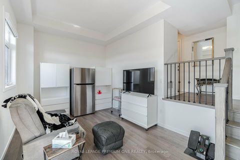 Photo 14 at 2 Seacoasts Circle, Maple, Vaughan