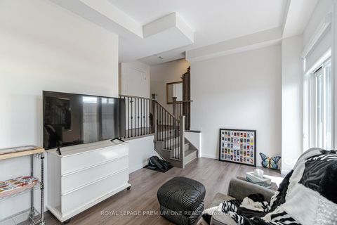 Photo 15 at 2 Seacoasts Circle, Maple, Vaughan