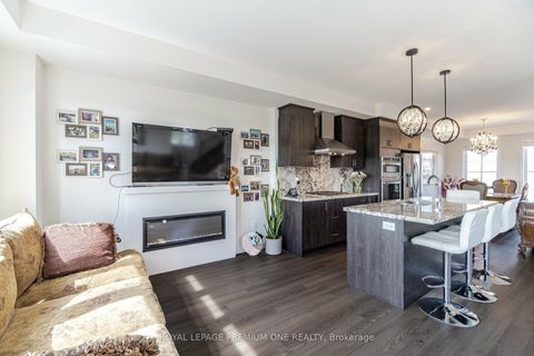 Photo 25 at 2 Seacoasts Circle, Maple, Vaughan