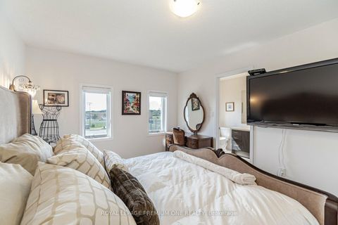 Photo 41 at 2 Seacoasts Circle, Maple, Vaughan