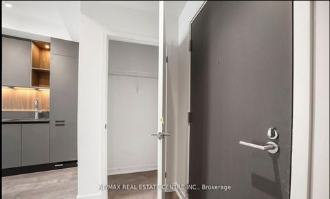 Photo 7 at 2001 - 39 Mary St Street, City Centre, Barrie