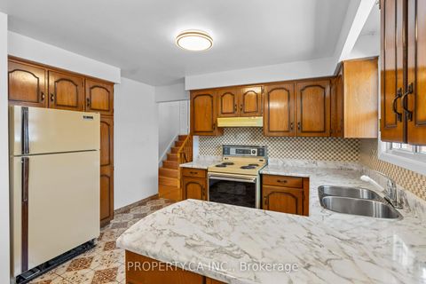 Photo 5 at 48 Navaho Drive, Pleasant View, Toronto
