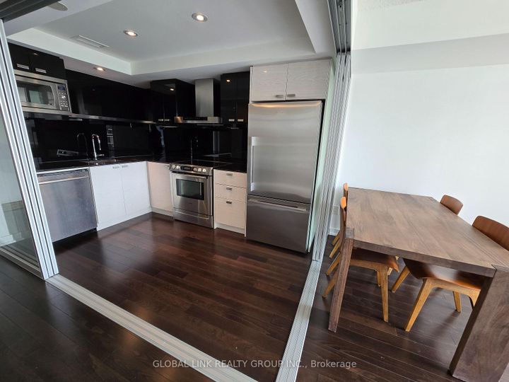 Photo 2 at 915 - 121 Mcmahon Drive, Bayview Village, Toronto