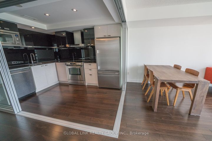 Photo 3 at 915 - 121 Mcmahon Drive, Bayview Village, Toronto