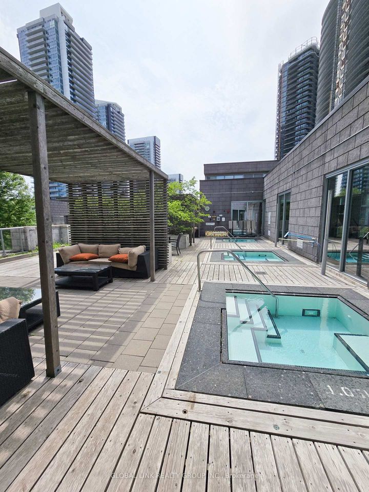 Photo 18 at 915 - 121 Mcmahon Drive, Bayview Village, Toronto