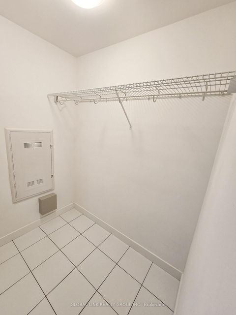 Photo 12 at 915 - 121 Mcmahon Drive, Bayview Village, Toronto