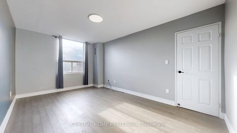 Photo 9 at 715 - 5 Shady Golfway, Flemingdon Park, Toronto