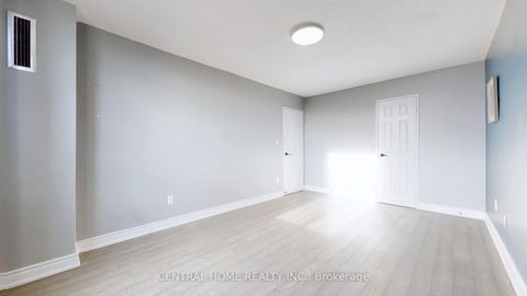 Photo 10 at 715 - 5 Shady Golfway, Flemingdon Park, Toronto