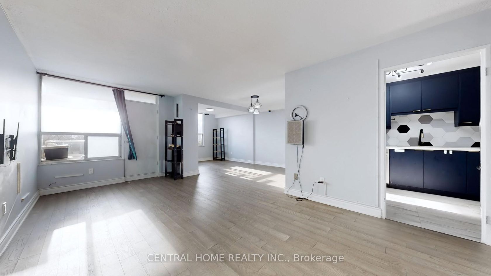 715 - 5 Shady Golfway, Flemingdon Park, Toronto 