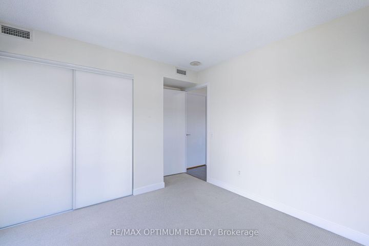 Photo 17 at 1817 - 121 Mcmahon Drive, Bayview Village, Toronto
