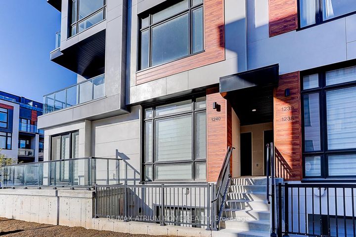 Photo 1 at 1240 - 10 David Eyer Road, Rural Richmond Hill, Richmond Hill